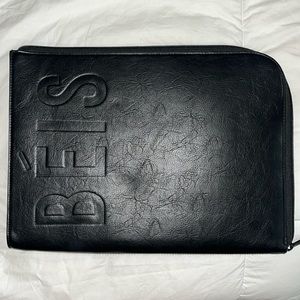 BEIS laptop sleeve in black - EUC